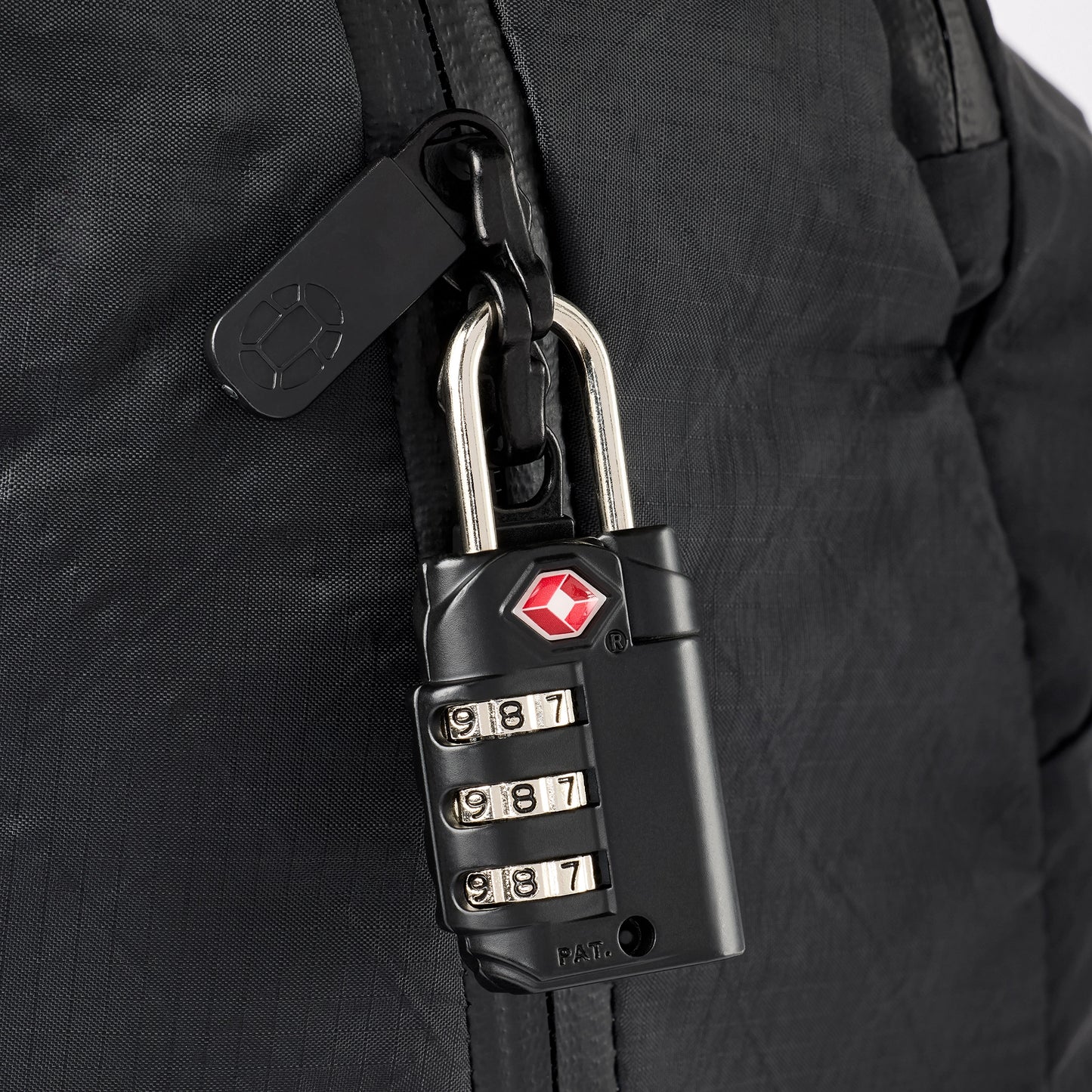 Lockable zippers to keep your stuff safe (lock not included)